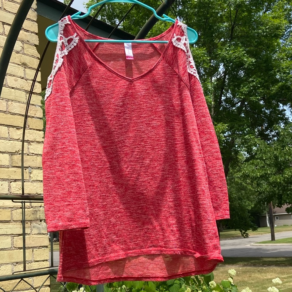 Shoulderless Shirt